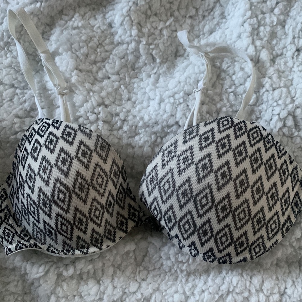 34C hook-able bra - Picture 2 of 4